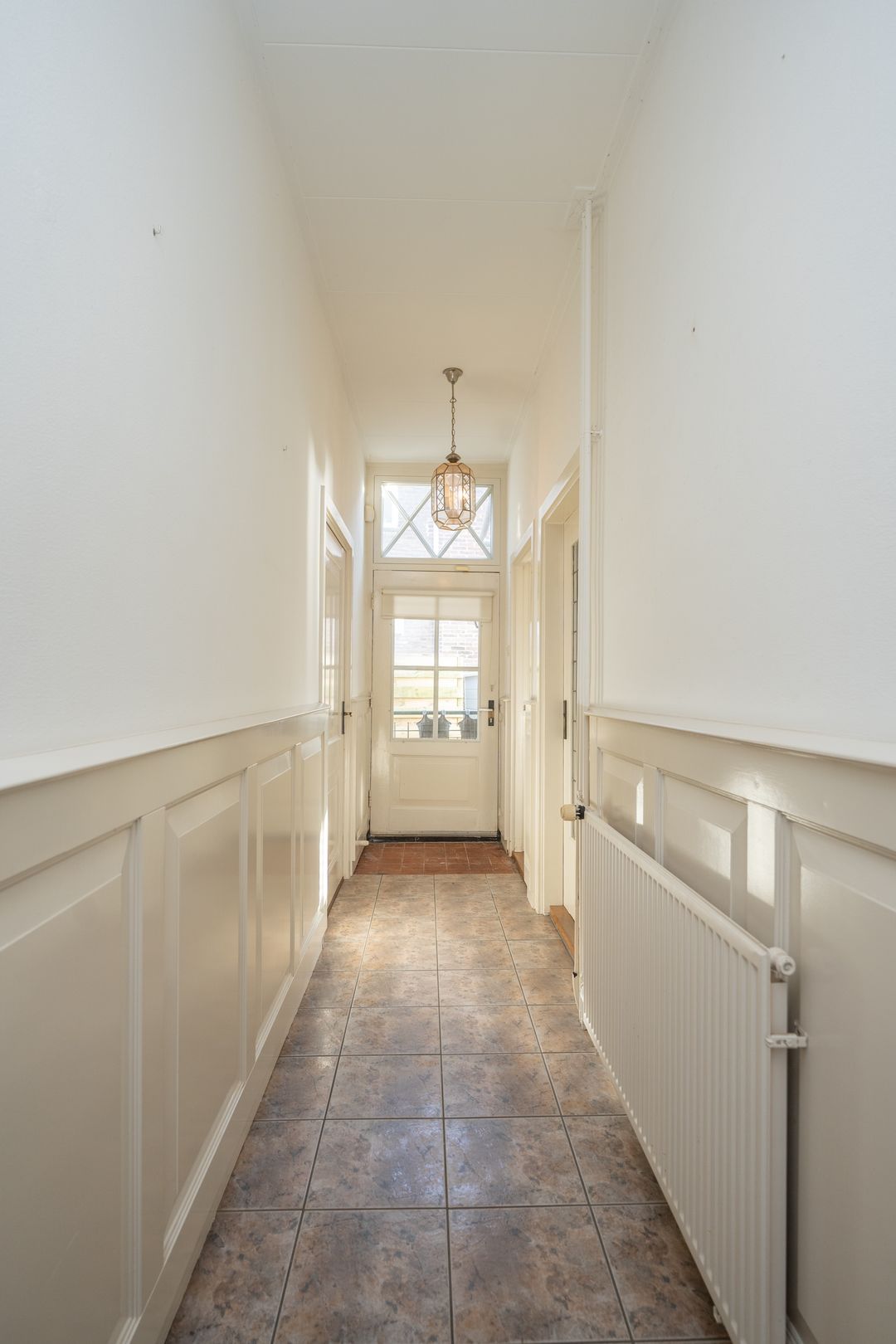 Foto 8 van Warmoesstraat 10