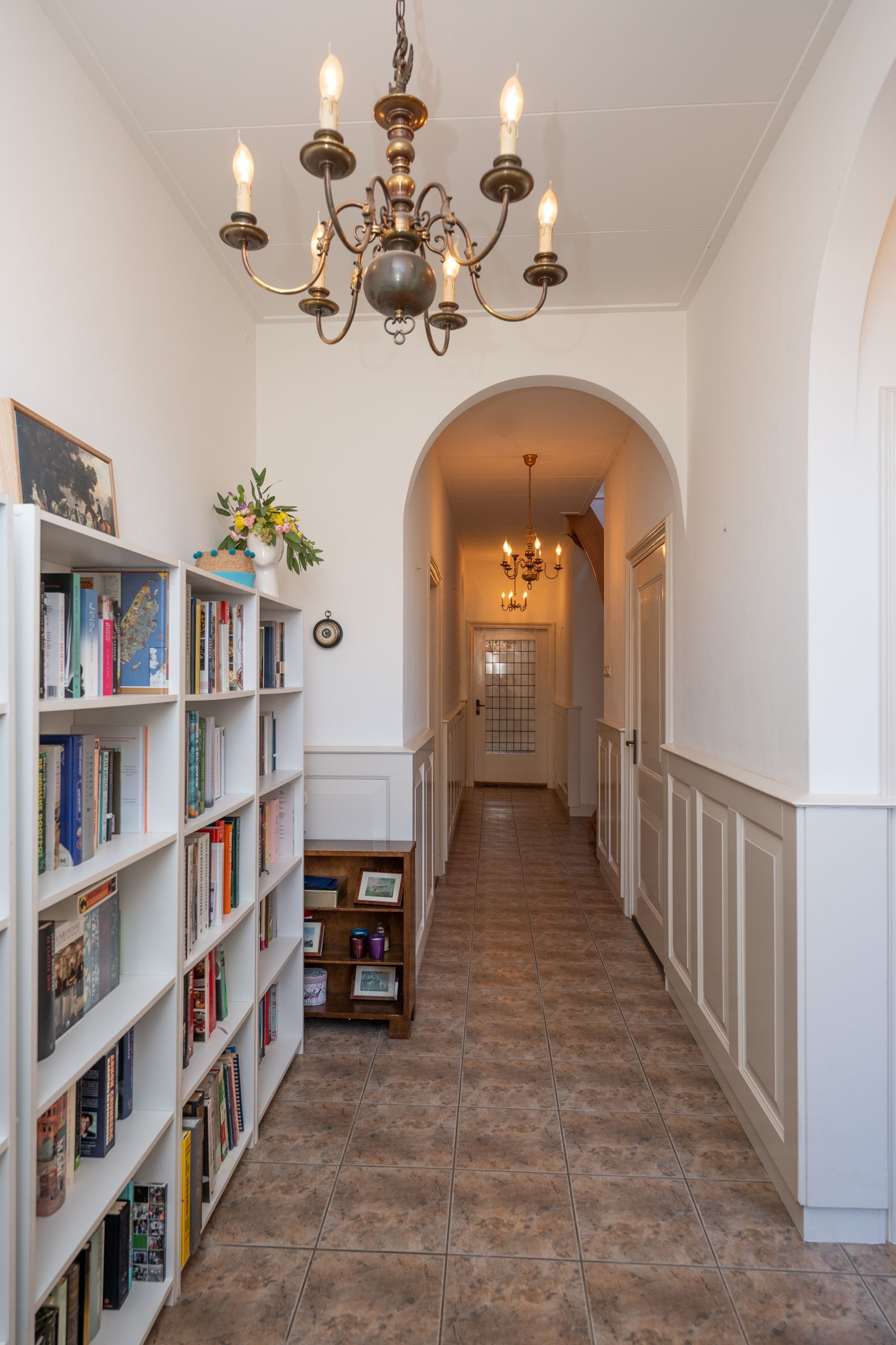 Foto 9 van Warmoesstraat 10