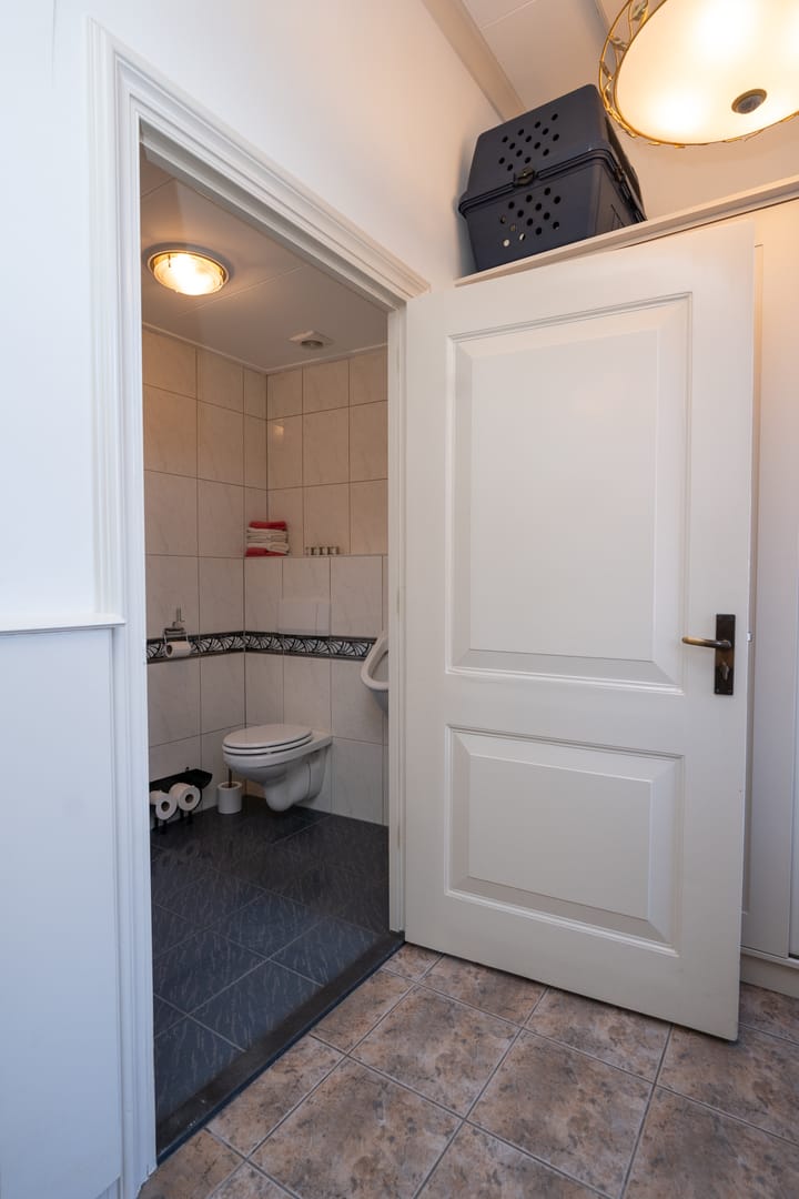 Foto 11 van Warmoesstraat 10