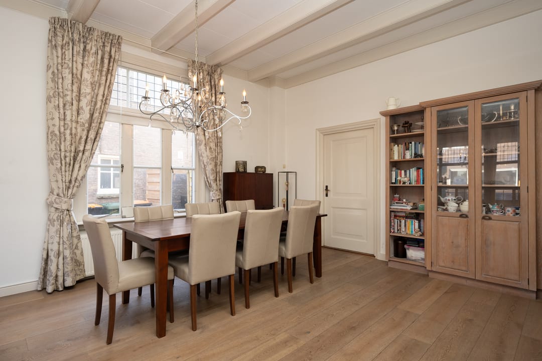 Foto 16 van Warmoesstraat 10