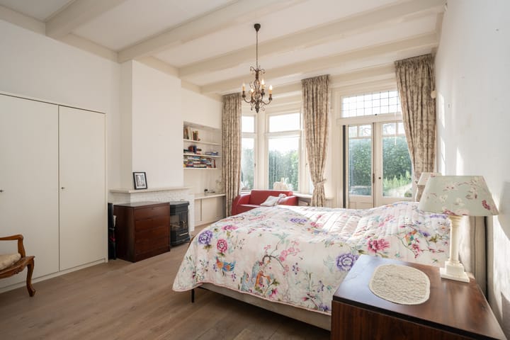 Foto 23 van Warmoesstraat 10