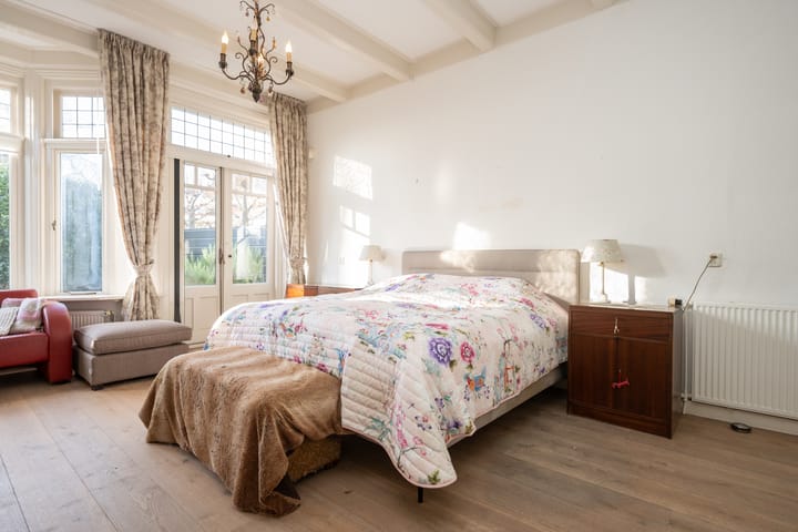 Foto 24 van Warmoesstraat 10