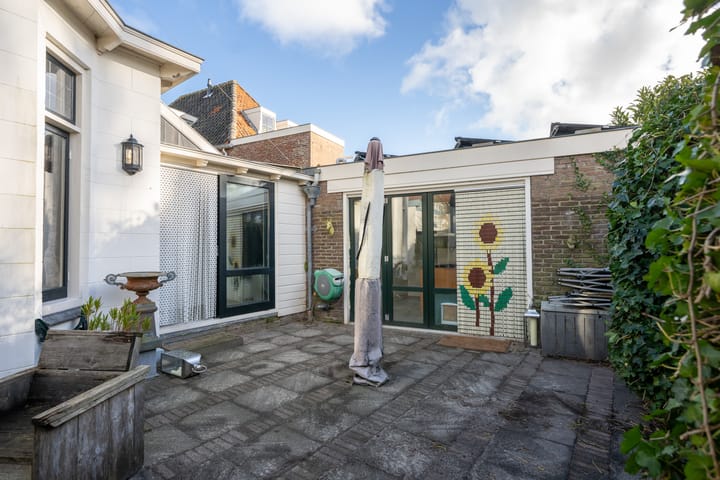 Foto 57 van Warmoesstraat 10