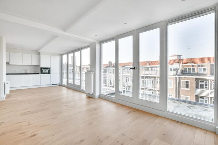 Foto 2 van Roerstraat 82-4