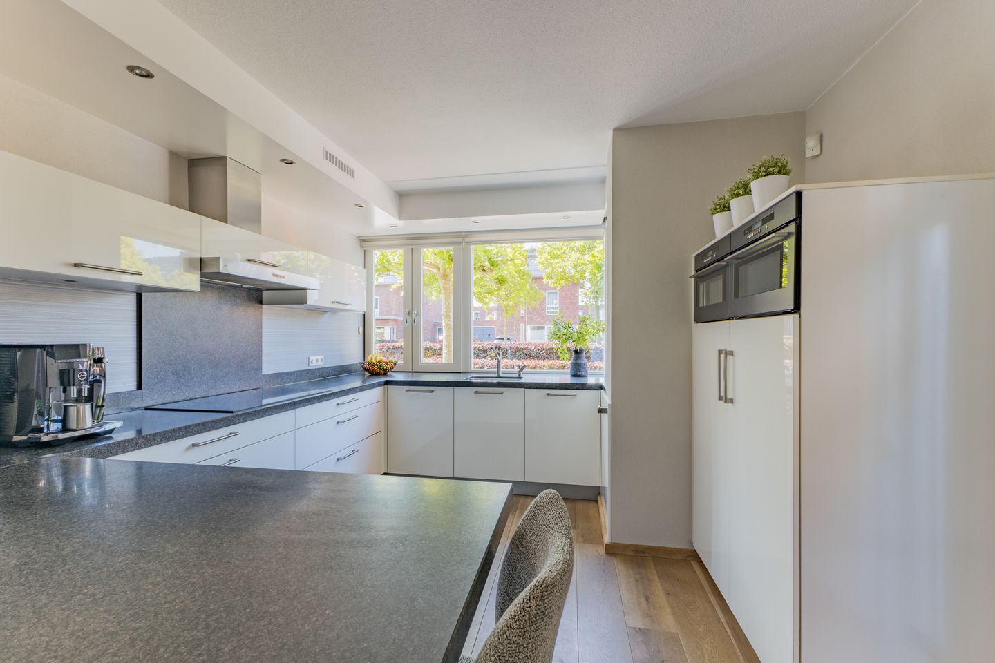 Foto 14 van Tegelzetter 47