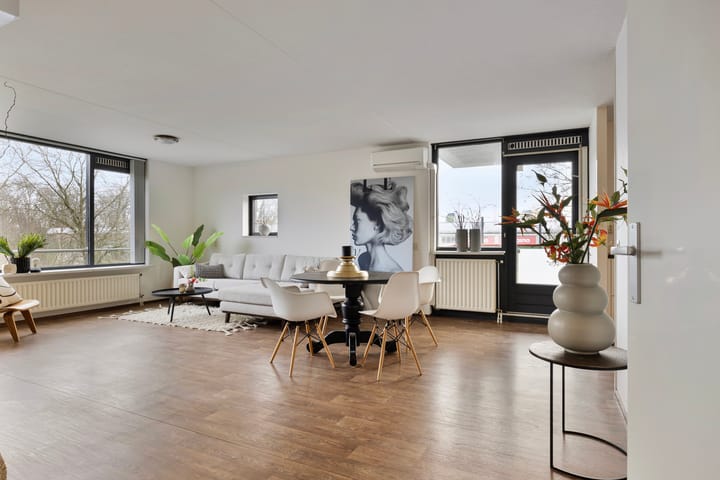 Foto 2 van Valkenaerhof 91