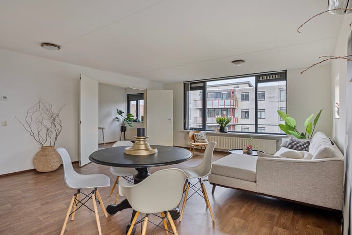 Foto 3 van Valkenaerhof 91