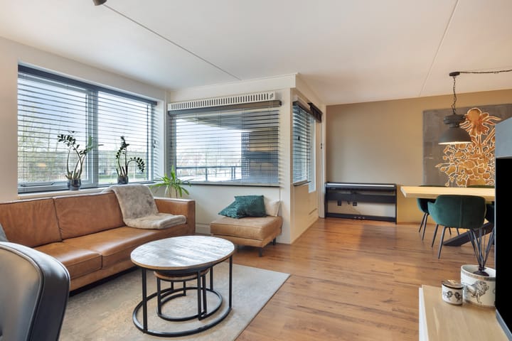 Foto 11 van Mies Ruthplaats 20