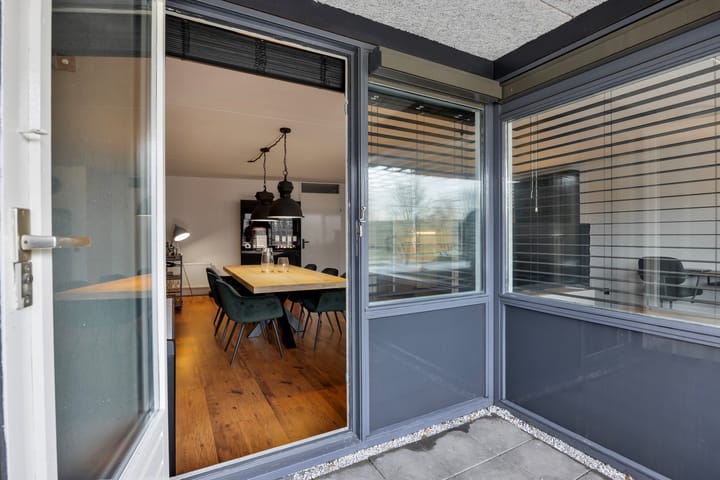 Foto 13 van Mies Ruthplaats 20