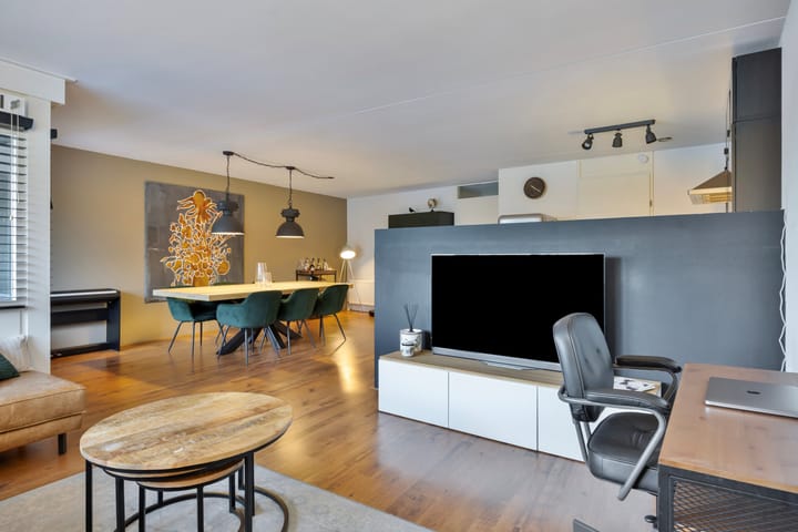 Foto 14 van Mies Ruthplaats 20