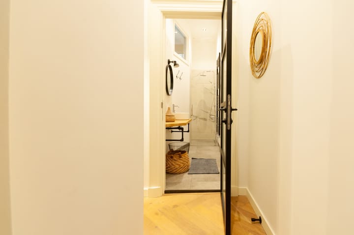 Foto 19 van Warmoesstraat 30-A