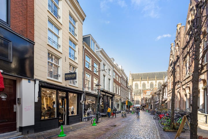 Photo 31 of Warmoesstraat 30-A