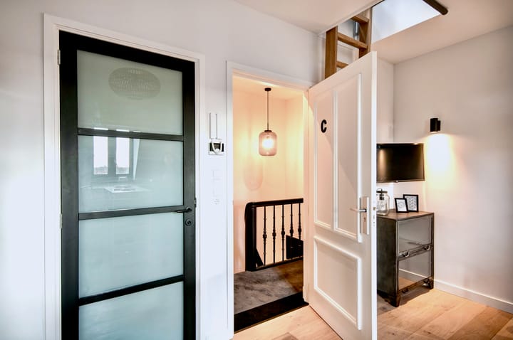 Photo 13 of Warmoesstraat 30-B