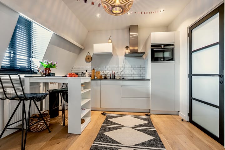 Photo 14 of Warmoesstraat 30-B