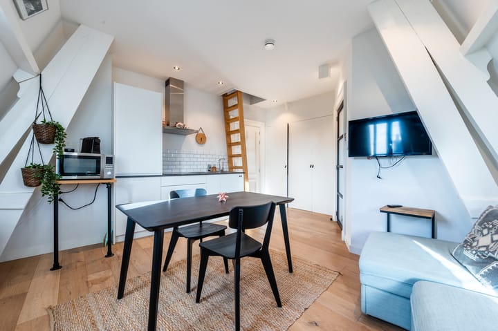 Photo 21 of Warmoesstraat 30-B