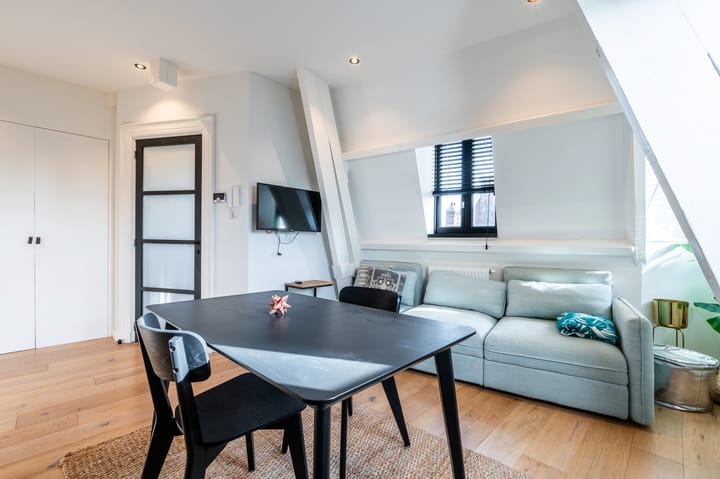 Photo 23 of Warmoesstraat 30-B