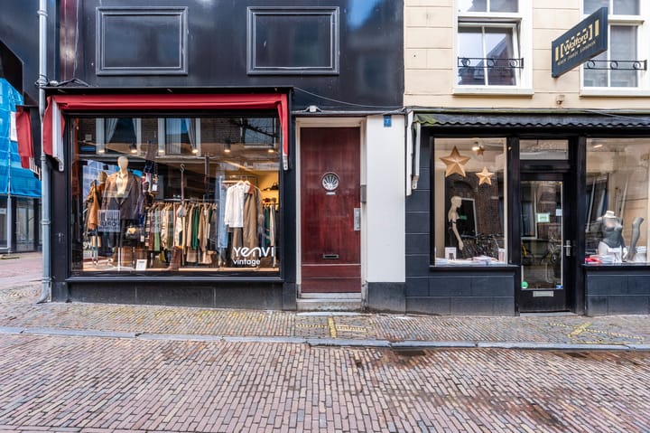 Photo 28 of Warmoesstraat 30-B