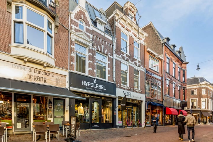 Photo 33 of Warmoesstraat 30-B