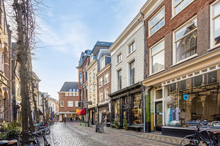 Photo 36 of Warmoesstraat 30-B