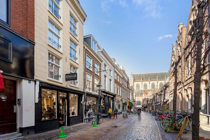 Photo 37 of Warmoesstraat 30-B