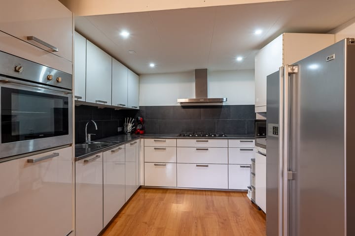 Photo 8 of Veeartsweg 61