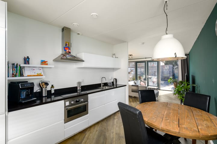 Foto 3 van Smaragd 40