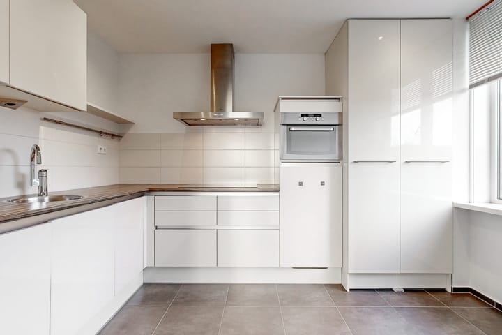 Photo 10 of Schevelstraat 34