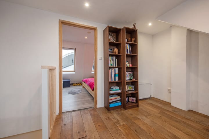 Photo 32 of Anna Beijerstraat 23