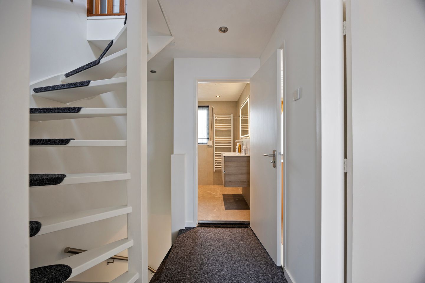 Photo 19 of Bellinistraat 153