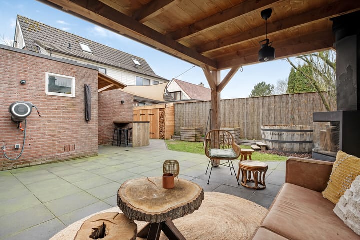 Foto 42 van Esdoornstraat 17