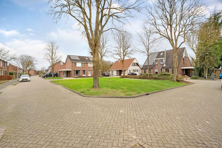 Foto 45 van Esdoornstraat 17