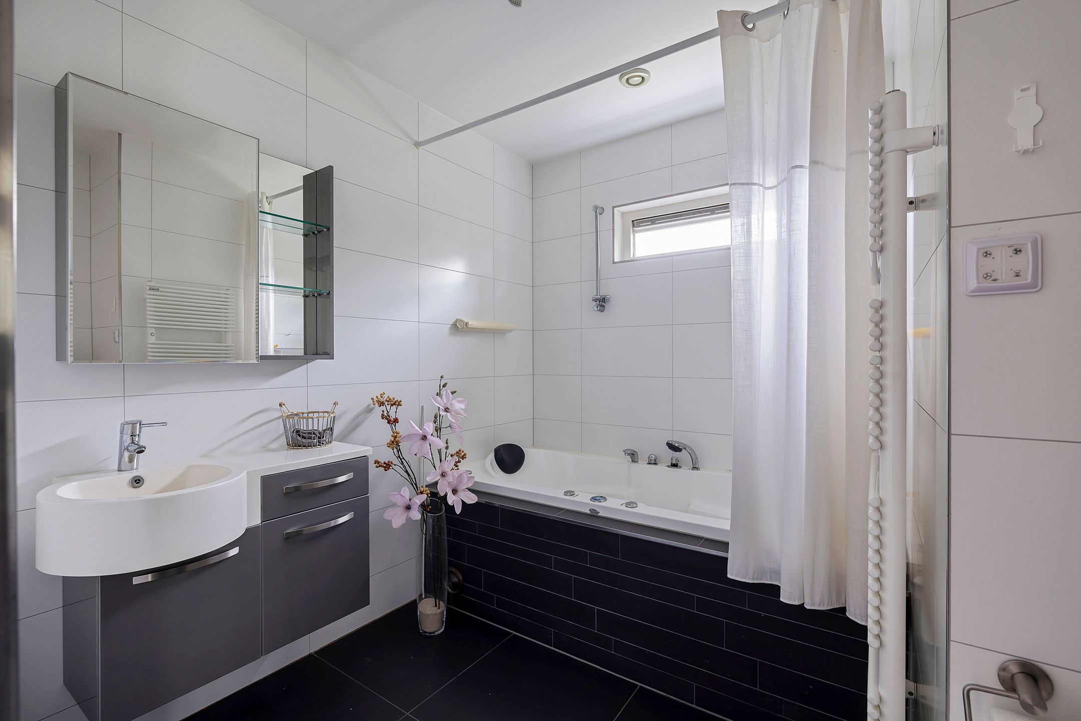 Foto 30 van Tsjomme Wiardaleane 62