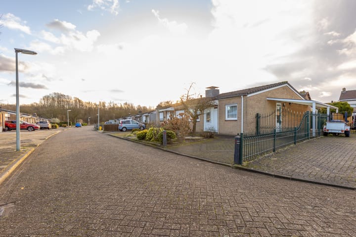 Foto 31 van Deken Lendersstraat 17