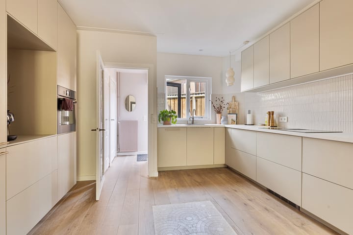 Foto 16 van Parallelweg 97