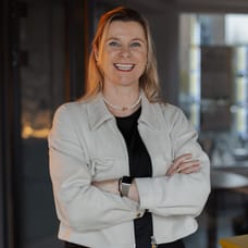 Sandra van der Burg - Commercieel Medewerker