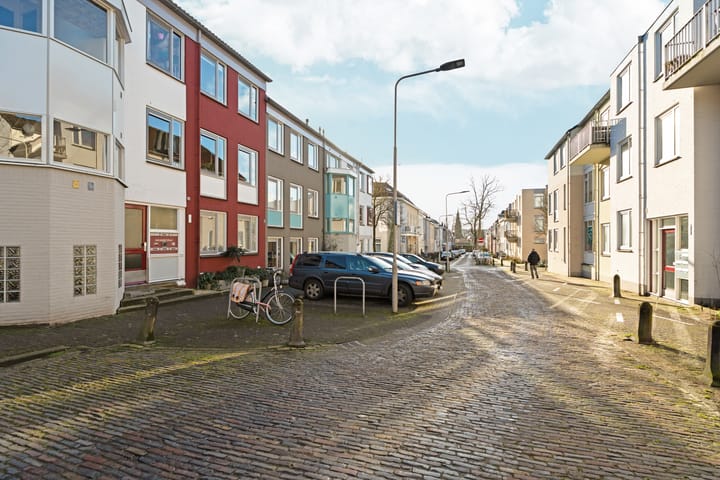 Foto 31 van Van Hasseltstraat 74