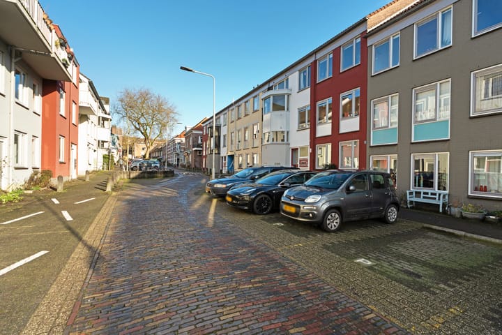 Foto 32 van Van Hasseltstraat 74