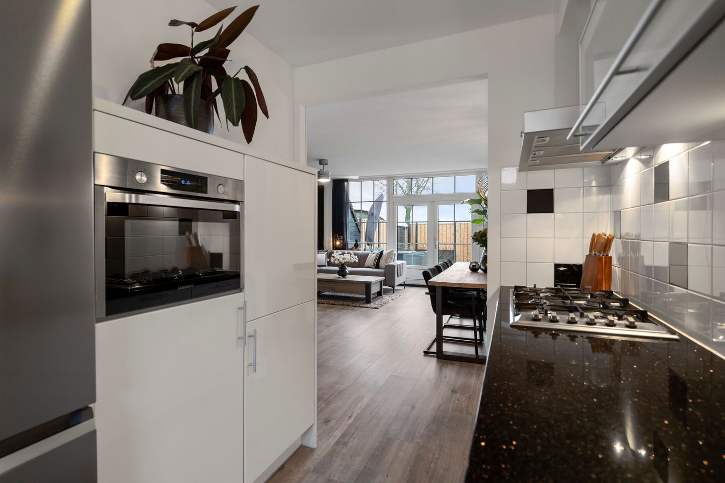 Photo 10 of Doorzwin 2830