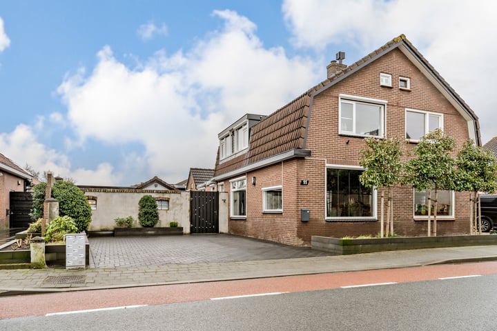 Bekijk foto 1 van Schoolstraat 11