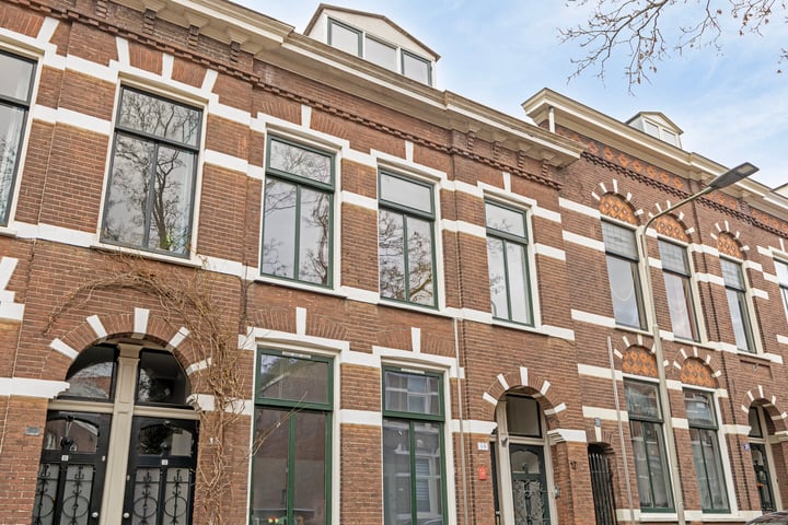 Bekijk foto 1 van Verhuellstraat 17-1