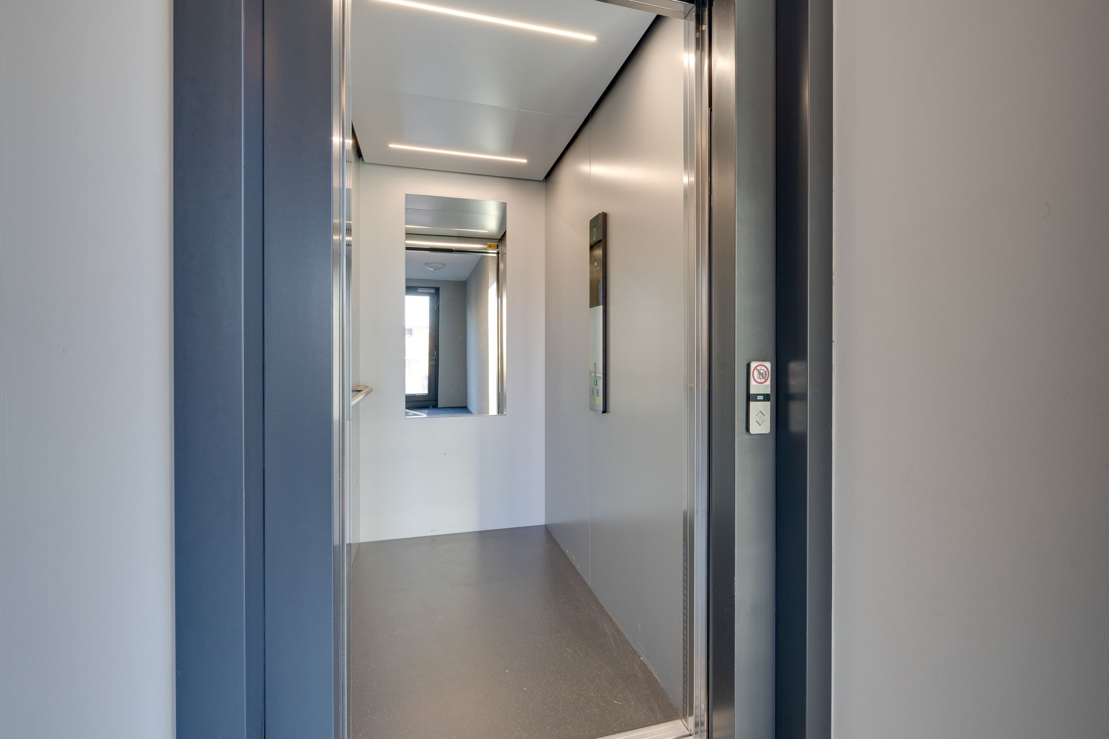 Photo 6 of Waardereiland 19