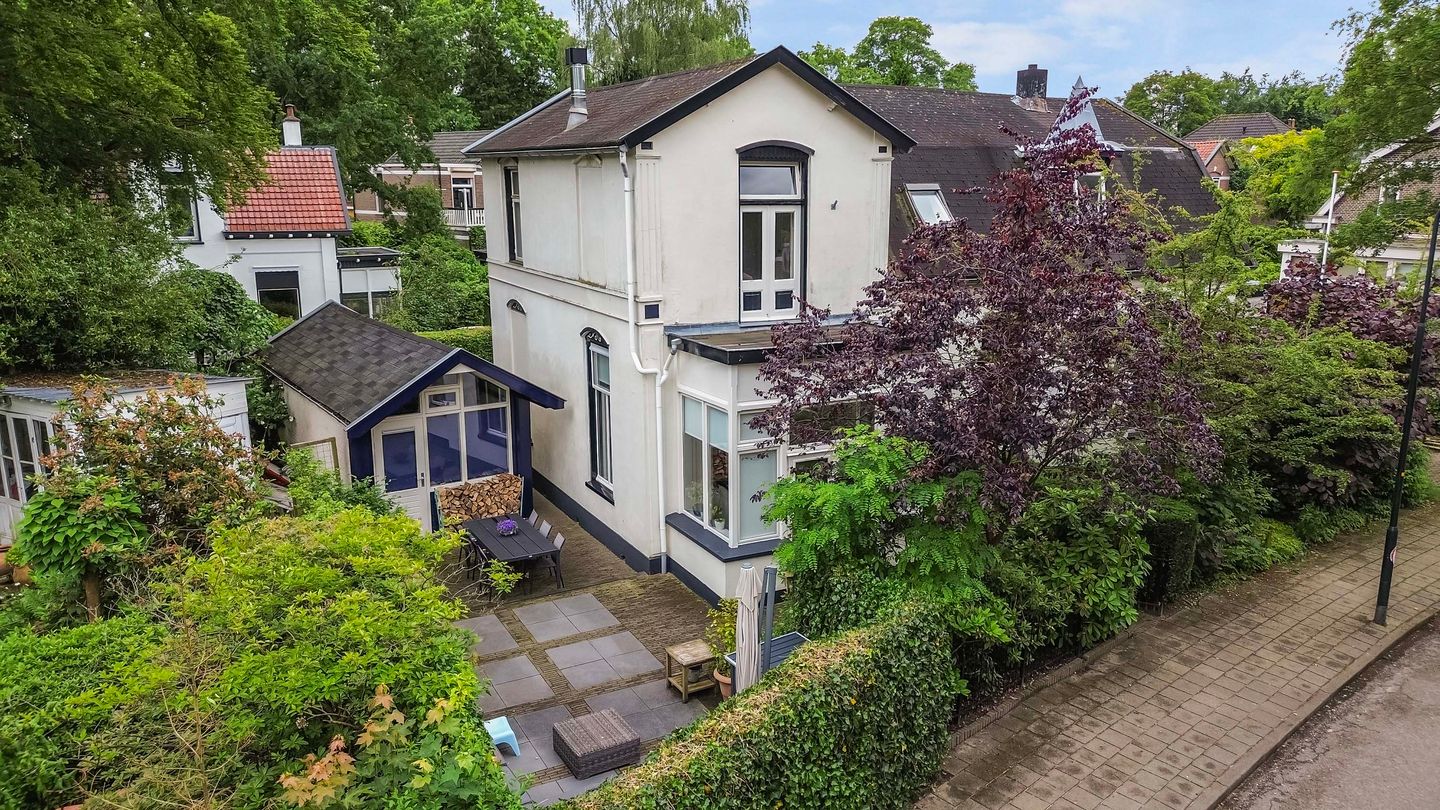 Foto 1 van Burg. Tutein Noltheniuslaan 30