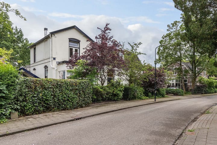 Foto 30 van Burg. Tutein Noltheniuslaan 30