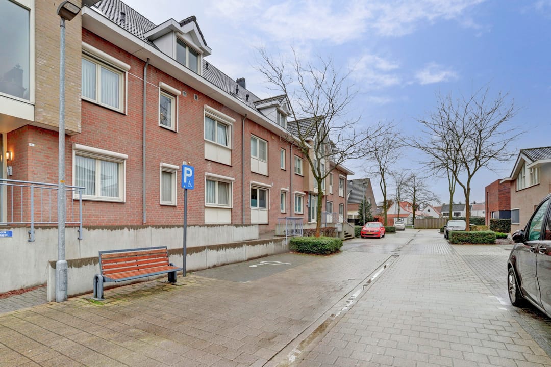 Photo 43 of Pater Vinckxhof 8 bus 2