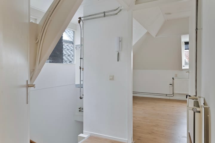 Foto 16 van Verhuellstraat 17-2