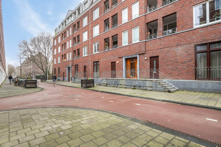 Bekijk foto 1 van Cornelis Vermuydenstraat 44