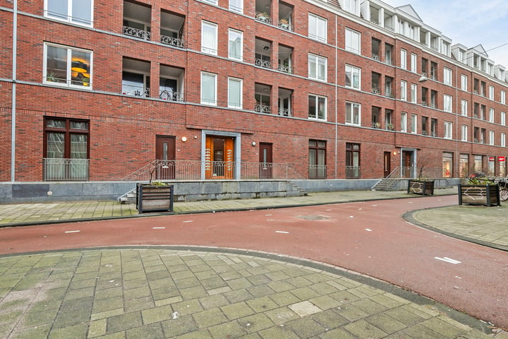 Bekijk foto 2 van Cornelis Vermuydenstraat 44