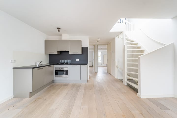 Foto 8 van Pieter Langendijkstraat 2-4