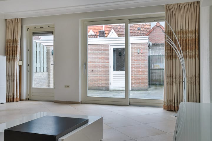 Foto 6 van Van Gistelstraat 19