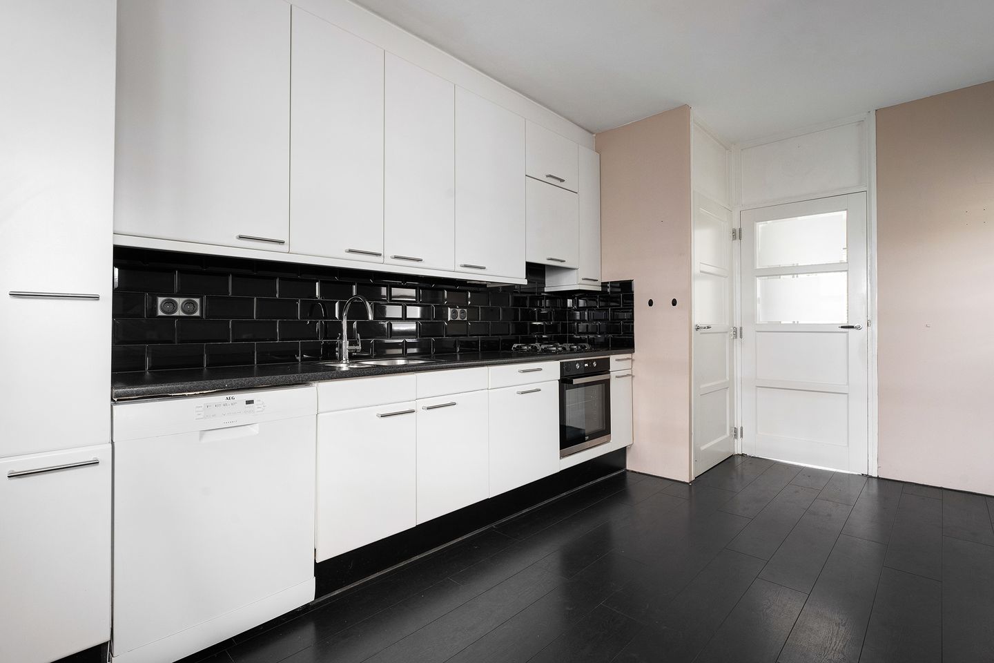 Photo 14 of De Prunus 7